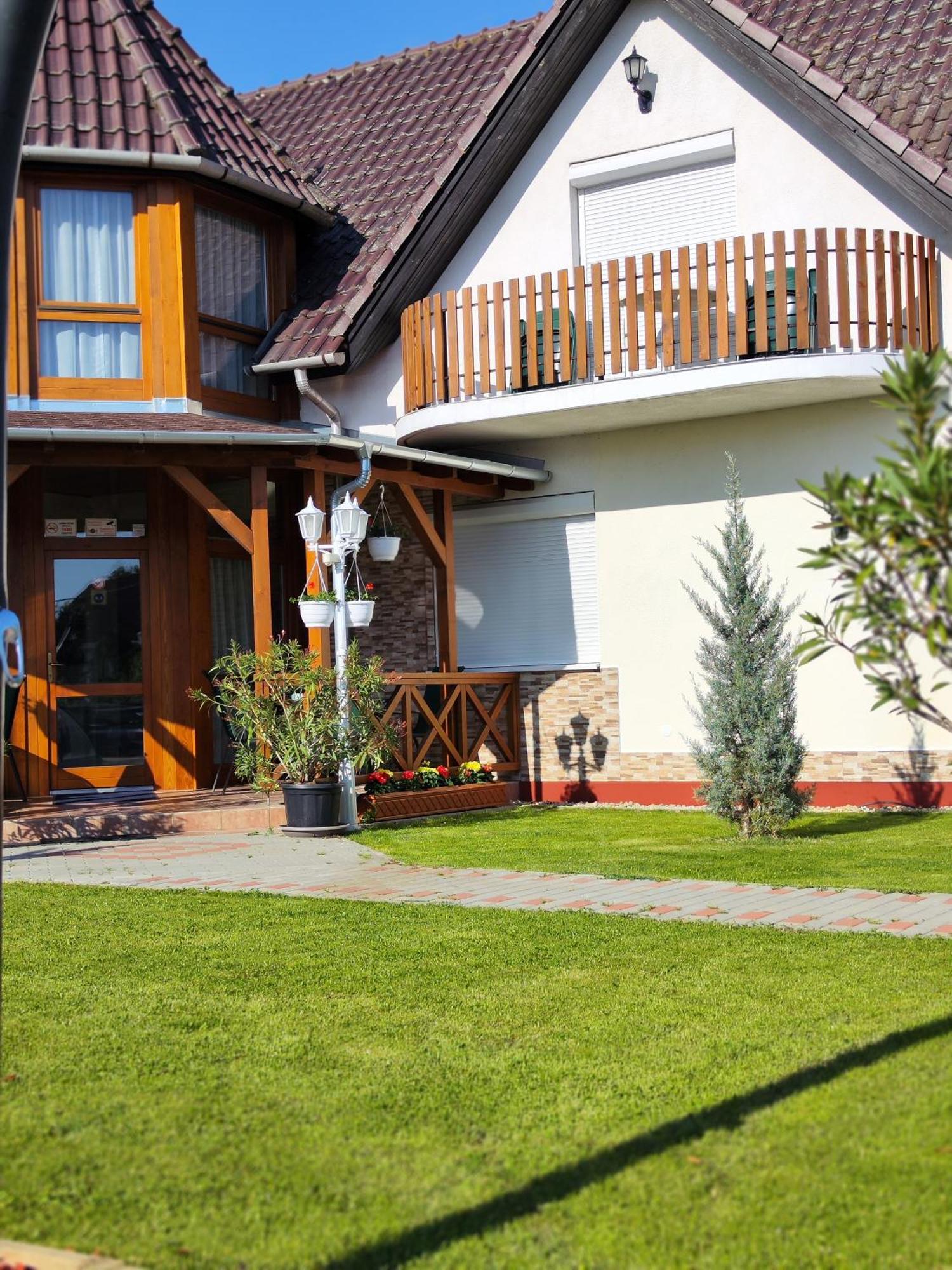 Havasi Vendeghaz Apartment Gyenesdias Exterior photo